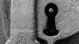 An image of door lock.